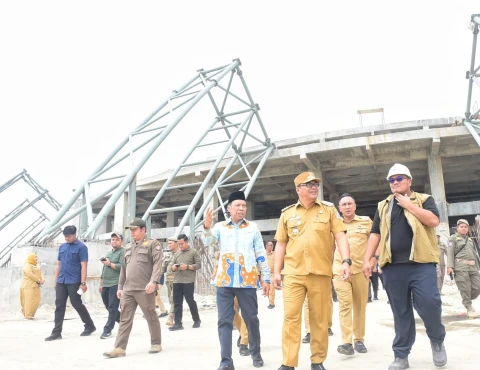 dr H Asri Ludin Tambunan melakukan kunjungan sekaligus peninjauan  progres Kampus Terpadu / Kampus IV Universitas Muhammadiyah Sumatera Utara (UMSU) dan Lokasi Muktamar 49 Muhammadiyah Tahun 2027 di Desa Saentis, Kecamatan Percut Sei Tuan, Selasa (21/4/2026). 