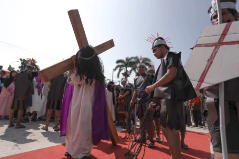 Antusias Momen Puncak Jumat Agung, Wali Kota Siantar Wesly Silalahi: Perenungan Kisah Pengorbanan Yesus Kristus di Kayu Salib