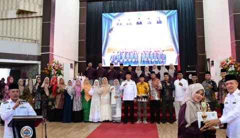 Wakil Bupati Tapanuli Tengah Mahmud Efendi, hadiri wisuda 196 siswa-siswi MAN 3 Tapteng di GOR Pandan.