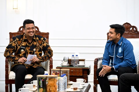 Muhammad Bobby Afif Nasution menerima audiensi Dewan Pimpinan Wilayah (DPW) Gerakan Ekonomi Kreatif Nasional (Gekrafs) Sumut di Kantor Gubernur, Jalan Diponegoro No. 30, Medan, Jumat (17/4/2026).