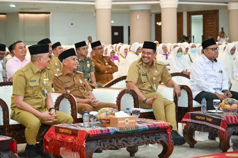 Halalbihalal sekaligus Tepung Tawar Calon Jama'ah Haji Forum Komunikasi dan Konsultasi Badan Pembina Rohani Islam (Fokkus Babinrohis) Provinsi Sumut di Aula Raja Inal Siregar, lantai 2 Kantor Gubernur Sumut, Jalan Diponegoro No. 30, Medan, Senin (20/04/2026).