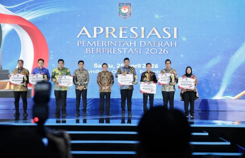 Muhammad Bobby Afif Nasution menerima Penghargaan Creative Financing dari Kementerian Dalam Negeri, di Wyndham Opi Hotel, Palembang, Sumatera Selatan, Sabtu (25/4/2026).