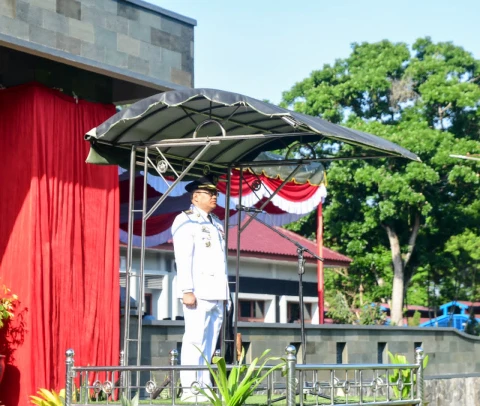 dr H Asri Ludin Tambunan memimpin Upacara Peringatan Hari Otonomi Daerah (Otda) ke-30 Tahun 2026 di Halaman Kantor Bupati Deli Serdang, Senin (27/4/2026).