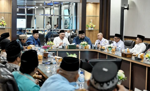 Sulaiman Harahap menghadiri silaturahmi bersama Pengurus Lembaga Pengembangan Tilawatil Quran (LPTQ) Sumut di Aula Pemuda Lantai II Kantor Dinas Pemuda dan Olahraga Sumut, Rabu (29/4/2026).