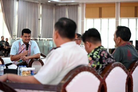 Muhammad Bobby Afif Nasution didampingi sejumlah OPD, menerima audiensi Kepala Kantor Wilayah Direktorat Jenderal Imigrasi Sumut, Parlindungan, beserta jajaran di Aula Tengku Rizal Nurdin, Jalan Sudirman No. 41, Medan, Kamis (23/4/2026).