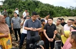 Warga Tapteng Mengadu Belum Terima Bantuan, Gubsu Bobby Ungkap Biang Keroknya