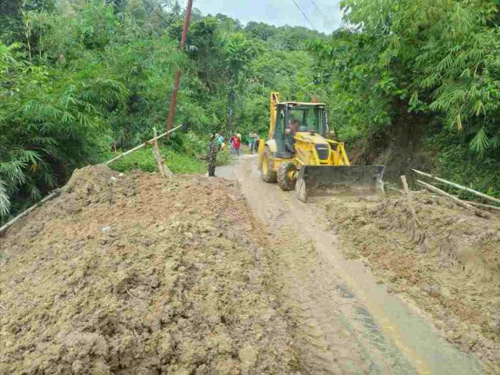 Lokasi jalan nasional yang tertimbun longsor.