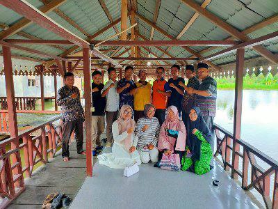 Sejumlah elemen perwakilan dari unsur petani, unsur guru honorer, pemuda dan mahasiswa di Kabupaten Palas, foto bersama perangkat KC FSPMI Palas Tabagsel usai halal bihalal dan konsolidasi.