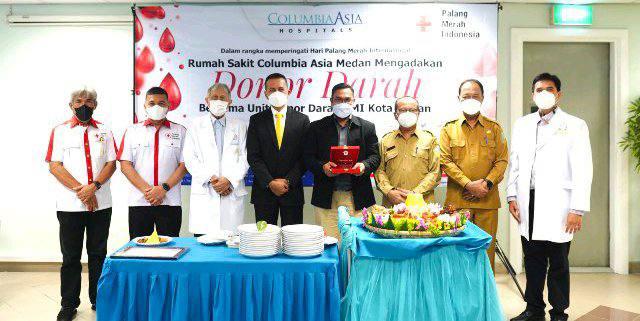 Musa Rajekshah menghadiri acara Ceremony dan Potong Tumpeng Peringatan Hari Palang Merah Internasional di Tosca Room, RSCA Medan, Selasa (24/5). 