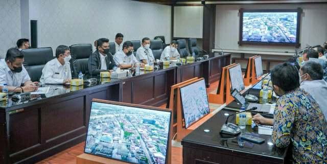 Wali Kota Medan dan Panitia Pembangunan Rumah Panggung di Wilayah Medan Bagian Utara
