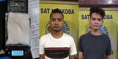 Tersangka dan barang bukti saat diamankan 