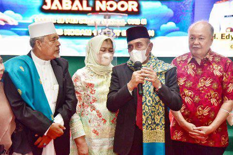 Ketua Yayasan Jabal Noor KH Zulfiqar Hajar, Edy Rahmayadi, Nawal Lubis dan Mujianto, Sabtu (28/5).