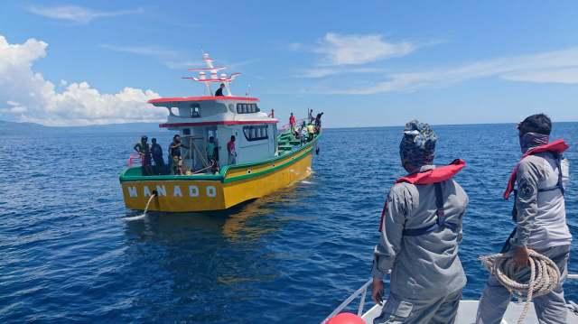Patroli keamanan dan keselamatan laut kawasan destinasi wisata di perairan Manado, Selasa (3/5/2022).