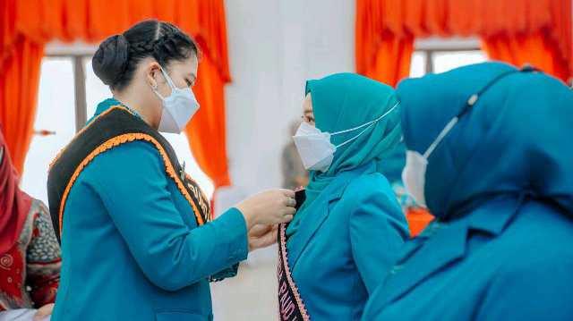 Kahiyang Ayu melantik 4 Bunda PAUD Kecamatan di Kota Medan, Kamis (12/5).