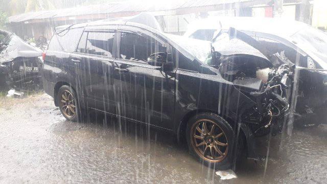 Kendaraan yang terlibat lakalantas di jalan tol