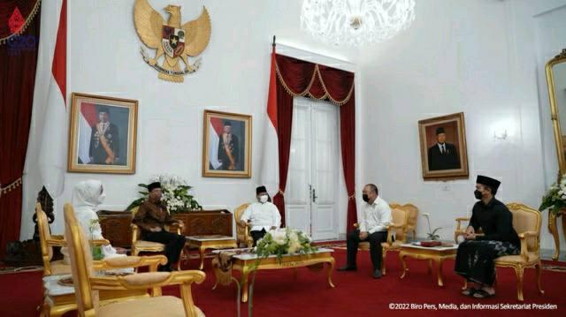 Presiden Jokowi dan Prabowo Subianto beserta keluarga, Senin (2/5).