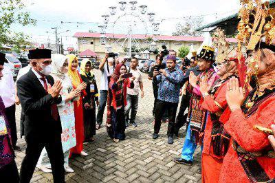 Halalbihalal Himpunan Keluarga Besar Mandailing yang diselenggarakan di Cadika Coffee, Jalan Karya Wisata, Medan, Sabtu(28/5/2022).