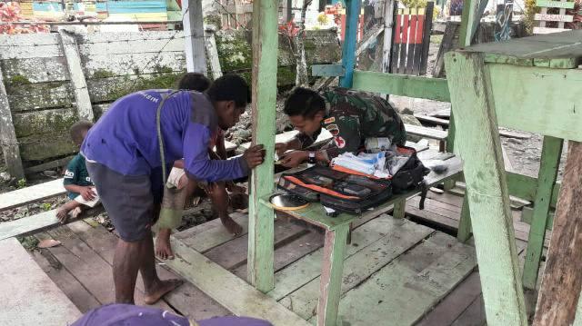 Peduli Terhadap Kesehatan Masyarakat Di Ujung Timur Papua, Satgas Yonif 126/KC Layani Pengobatan Gratis