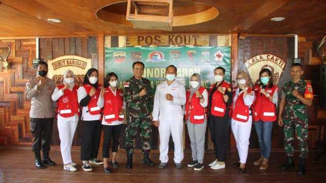 Satgas Yonif 126/KC memperingati HUT ke-60 melalui kegiatan donor darah
