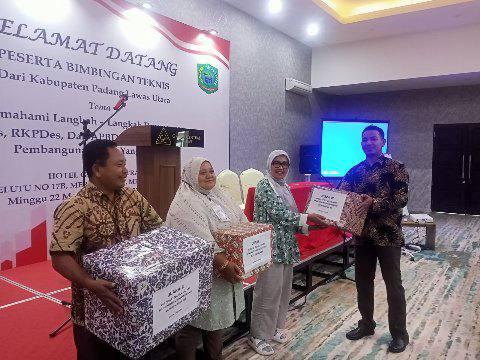 Penyerahan penghargaan 