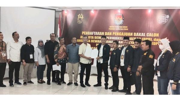Penyerahan Berkas Bacaleg Partai Garuda ke KPU Sumut 