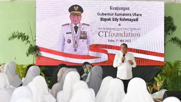 Edy Rahmayadi memberi motivasi sekaligus meninjau Sekolah Menengah Atas (SMA) Unggulan Chairul Tanjung (CT) Foundation di Jalan Veteran Pasar VII, Rabu (31/5/2023).
