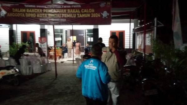 Suasana lewat tengah malam di KPU Binjai 