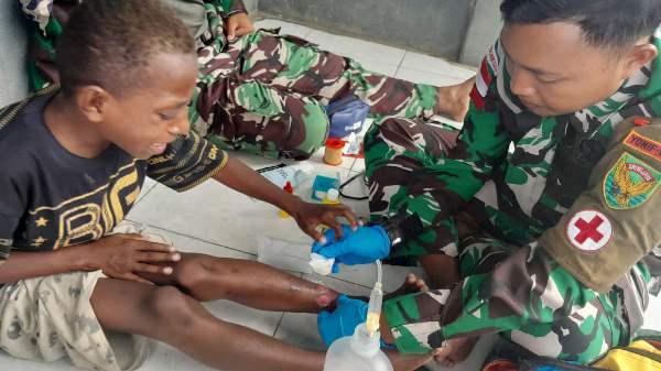 Program Satgas Yonif 143/TWEJ Sehatkan Masyarakat di Pegunungan Papua