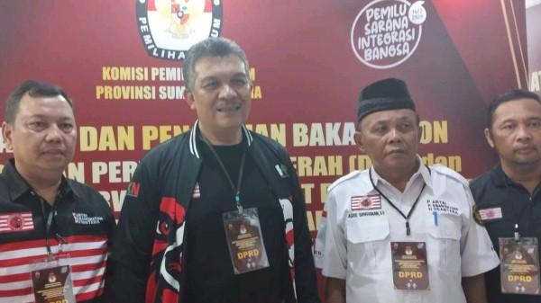 Pengurus PKN Sumut saat mendaftarkan Bacaleg ke KPU Sumut