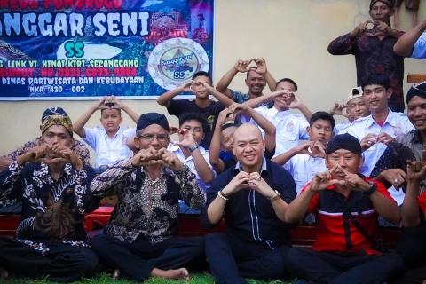 Nikson Nababan bersama Warga Jawa di Langkat