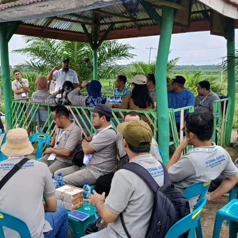 Penyaluran Bantuan Perbaikan Jalan di Nagori Bahung Huluan