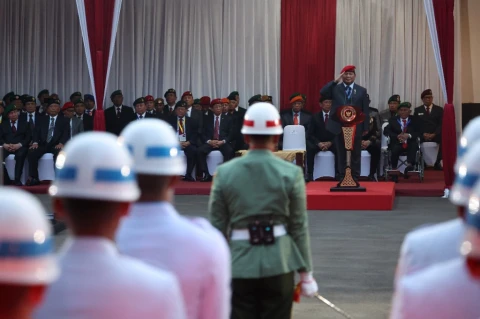 Prabowo Subianto selaku Inspektur Upacara (Irup) pimpin Upacara Parade Senja di Lapangan Bela Negara