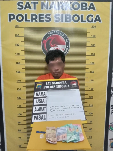 Tersangka dan barang bukti saat diamankan 