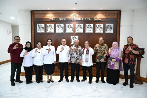 Surya menerima kunjungan Wakil Menteri Hukum dan Hak Azasi Manusia, RI Mugiyanto Sipin, di Kantor Gubernur Sumut, Jalan Diponegoro Nomor 30 Medan, Kamis (15/5/2025).