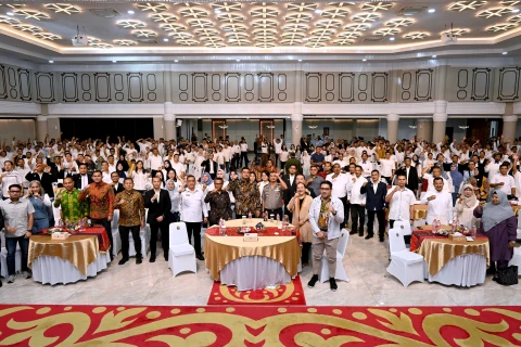 Gubernur Sumut, Bobby Nasution menghadiri Pelantikan Pengurus Pusat Ikatan Alumni SMA Negeri Plus Matauli (IKAMA) Periode 2025-2029 di Aula Raja Inal Siregar, lantai 2 Kantor Gubernur Sumut, Jalan Diponegoro No. 30, Medan, Sabtu (10/5/2025). 