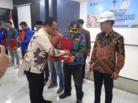 Kegiatan silaturahmi dengan perwakilan delapan serikat buruh di Tanjungbalai 