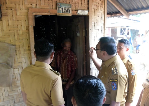 dr H Asri Ludin Tambunan pada kunjungan kerjanya bersama Wakil Bupati (Wabup), Lom Lom Suwondo SS di Desa Ujung Rambe