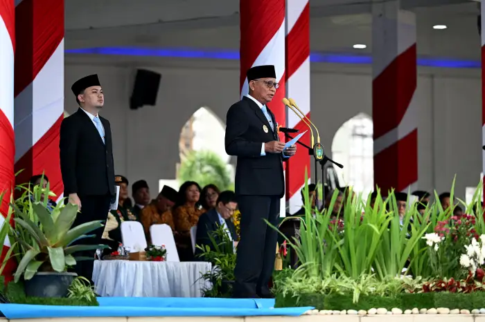 Surya menjadi Inspektur pada Upacara Hari Kebangkitan Nasional ke-118 Tahun 2026, di Lapangan Astaka Dispora Provsu, Rabu (20/02/2026). 