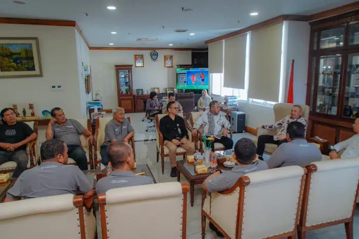 Sulaiman Harahap menerima audiensi Pengurus Forum Wartawan Pemprov (FWP) Sumut di Ruang Kerja Lantai 9 Kantor Gubernur Sumut Jalan Diponegoro Kota Medan, Jumat (22/5/2026).