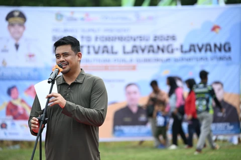 Muhammad Bobby Afif Nasution membuka Festival Layang-Layang Piala Gubernur Sumut, yang diselenggarakan oleh Komite Olahraga Masyarakat Indonesia (KORMI) Sumut, di Sirkuit Dinas Kepemudaan dan Keolahragaan Sumut, Sabtu (9/5/2026). 