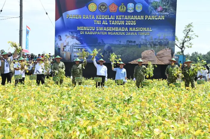 Panglima TNI dan Mentan Panen Raya Kedelai di Nganjuk, Dorong Swasembada Pangan Nasional