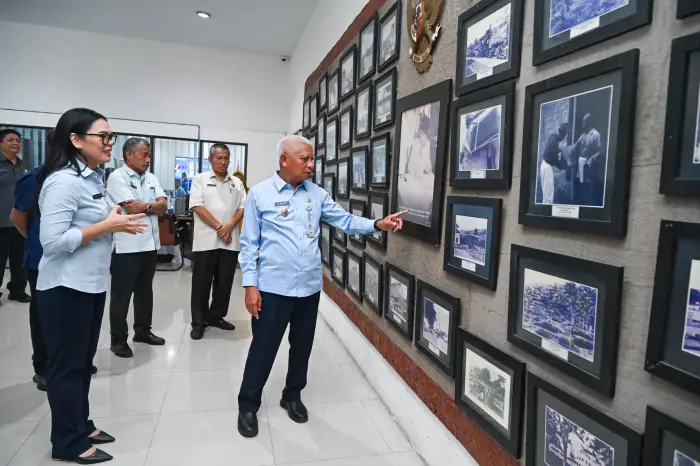 Surya mengunjungi Dinas Perpustakaan dan Arsip Provinsi Sumut di Jalan Brigjend Katamso, Medan, Selasa (19/5/2026).