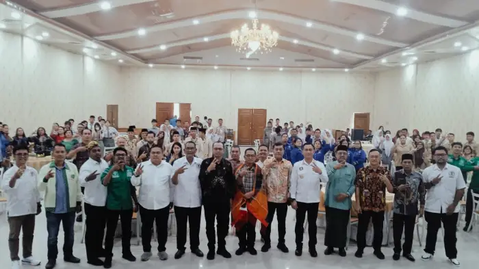 Peserta Dialog &ldquo;Aksi Nyata Pemuda Lintas Agama Dalam Menjaga Konduksifitas Wilayah Dan Mencegah Kenakalan Remaja Dan Bahaya Narkoba&rdquo; Bersama FPLA Kabupaten Deli Serdang di Aula Uncle Sams, Lubuk Pakam, Kamis (21/5/2026).