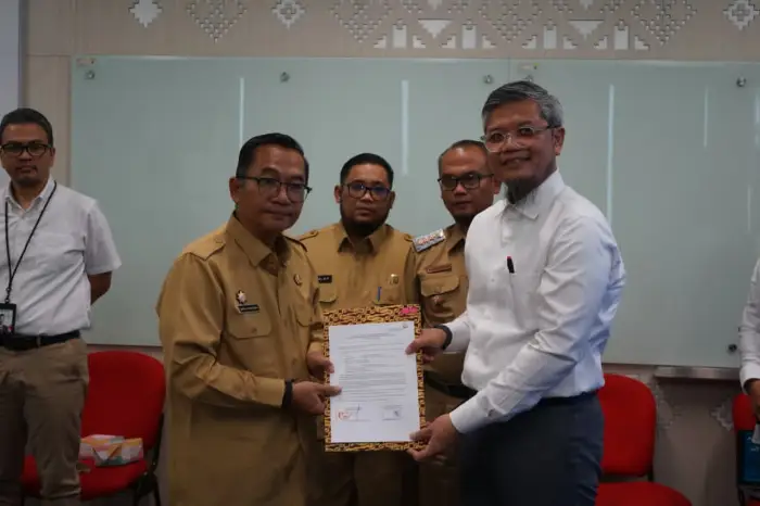 Penyerahan bantuan dirangkaikan dengan pelaksanaan Security Campaign di Ruang Simalem &amp; Pusuk Buhit, Lantai I Gedung PT Angkasa Pura Aviasi, Bandara Internasional Kualanamu, Senin (25/5/2026).