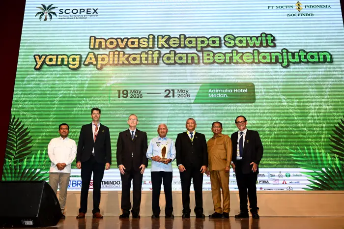 Surya didampingi Bupati Serdangbedagai Dharma Wijaya dan Wakil Bupati Labuhanbatu Utara Samsul Tanjung saat membuka acara Socfindo Conference on Practical Application &amp; Exhibition (Scopex) 2026 di Hotel Adimulia, Jalan Pangeran Diponegoro Nomor 8, Medan, Selasa (19/5/2026).