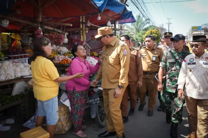 dr H Asri Ludin Tambunan rapat bersama PT KAI, Forkopimcam, dan OPD terkait di Kantor Camat Deli Tua, Selasa (26/5/2026).