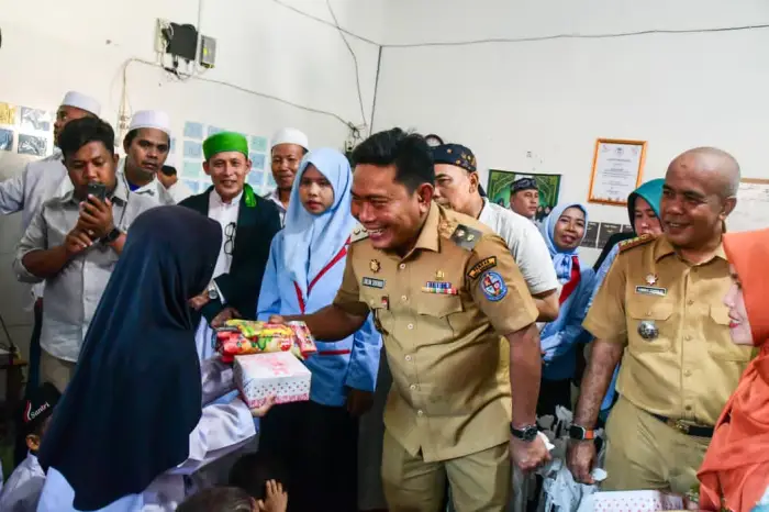 Lom Lom Suwondo SS, mengunjungi Rumah Tahfidz Qur&rsquo;an Ar-Rahmah di Dusun II, Desa Rantau Panjang, Kecamatan Pantai Labu, Selasa (19/5/2026).