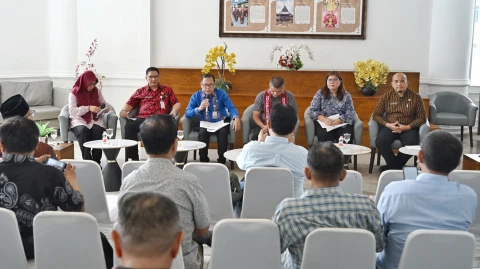 Temu Pers bersama Badan Kesatuan Bangsa dan Politik (Kesbangpol) Provinsi Sumatera Utara, yang difasilitasi Dinas Komunikasi dan Informatika Sumut berlangsung di Lobby Dekranasda Lantai 1 Kantor Gubernur Sumut Jalan Diponengoro Nomor 30 Medan, Kamis (7/5/2026).