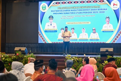 Bobby Nasution menghadiri Pelantikan Dewan Pengurus Daerah Ikatan Keluarga Nasution (DPD IKANAS) Provinsi Sumut Periode 2025-2030 di Ballroom Hotel Grand Mercure, Jalan Sutomo, Medan, Minggu (3/5/2026).
