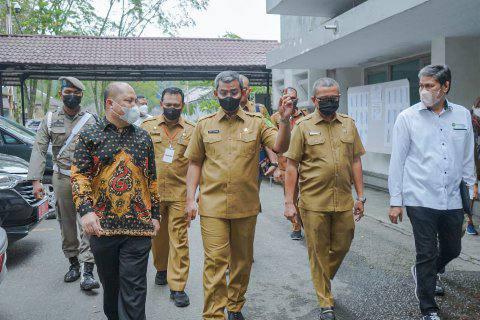 Sekda Wiriya Alrahman ketika meninjau pelaksanaan assessment.